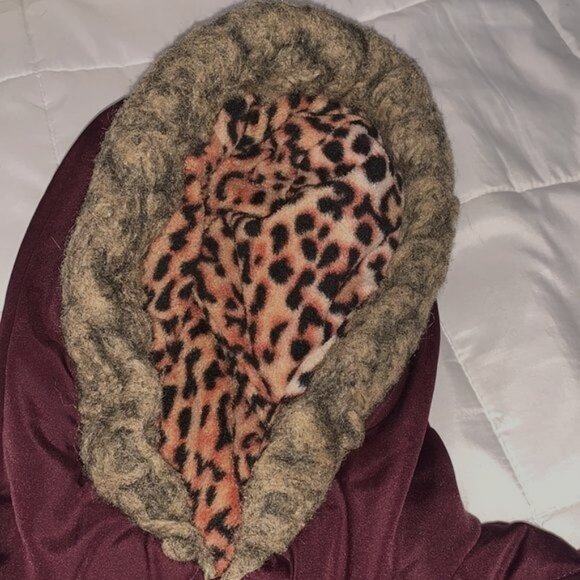 Weathertamer Girls Burgundy Hooded Puffer Jacket With Faux Fur Trim Size S/7-8 - Picture 4 of 7